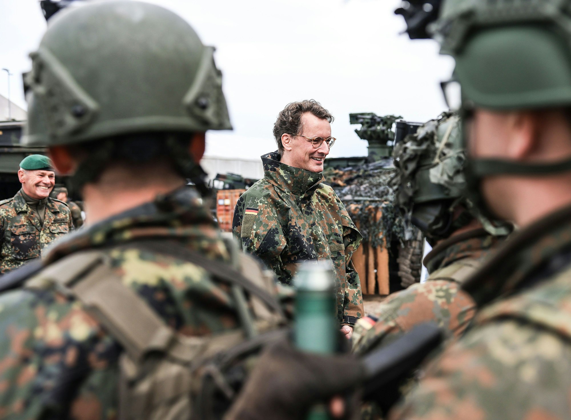 Bei seinem Besuch in Litauen hat Nordrhein-Westfalens Ministerpräsident Hendrik Wüst in Rukla den deutschen Anteil der Battle Group LTU (BG LTU) besucht.