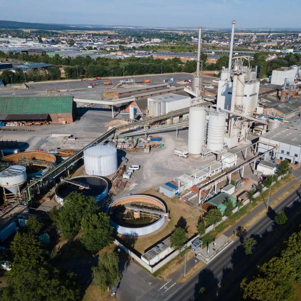Das Bild zeigt die Zuckerfabrik in Euskirchen aus der Luft.