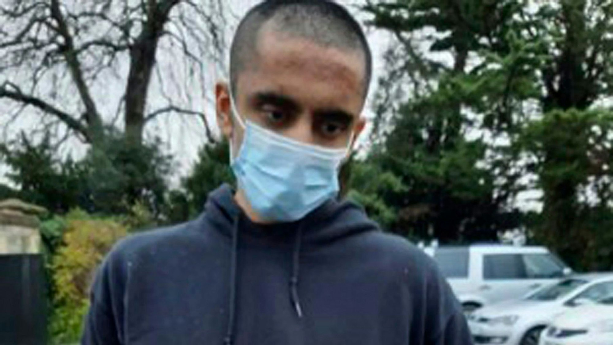 Auf diesem von der Metropolitan Police zur Verfügung gestellten Foto wird Jaswant Singh Chail am 25. Dezember 2021 in Windsor, England, von der Polizei verhaftet.