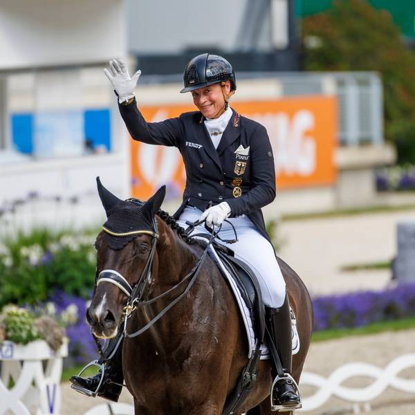 Olympiasiegerin Isabell Werth auf „Superb“.