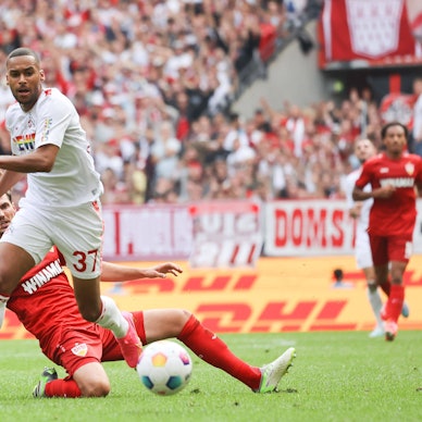 Linton Maina beim Spiel gegen Stuttgart