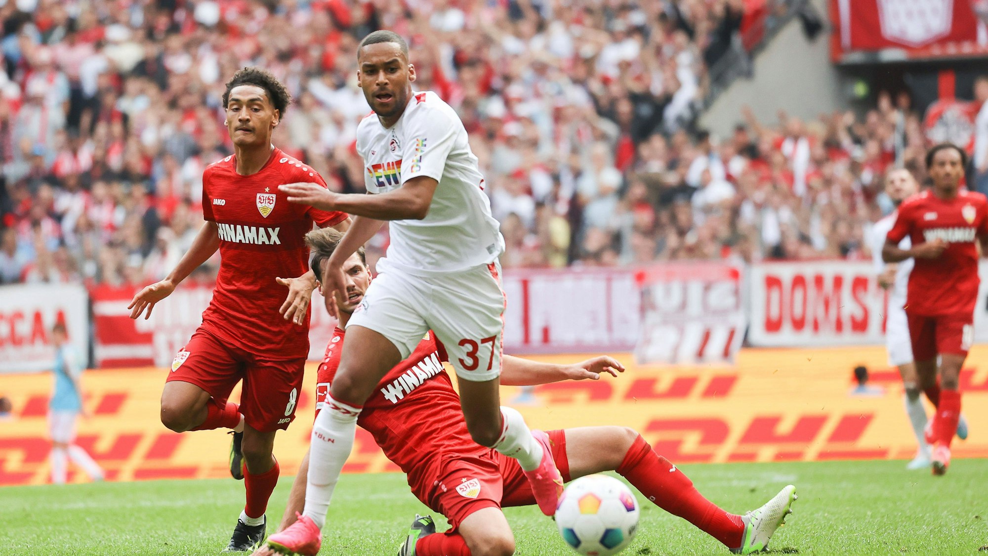 Linton Maina beim Spiel gegen Stuttgart