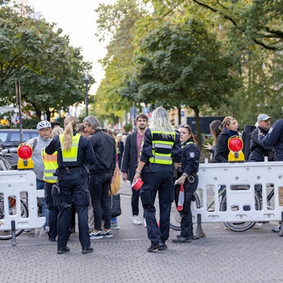 Auch am Brüsseler Platz sind Straßensperren eingerichtet.