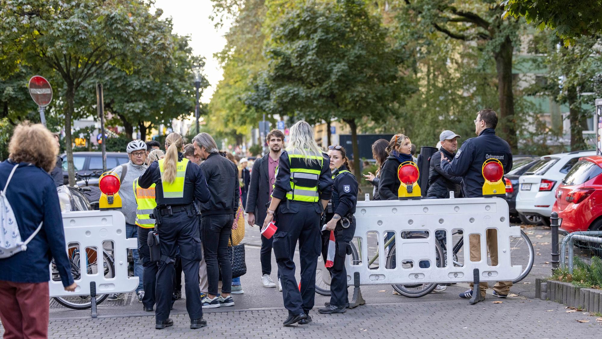 Auch am Brüsseler Platz sind Straßensperren eingerichtet.