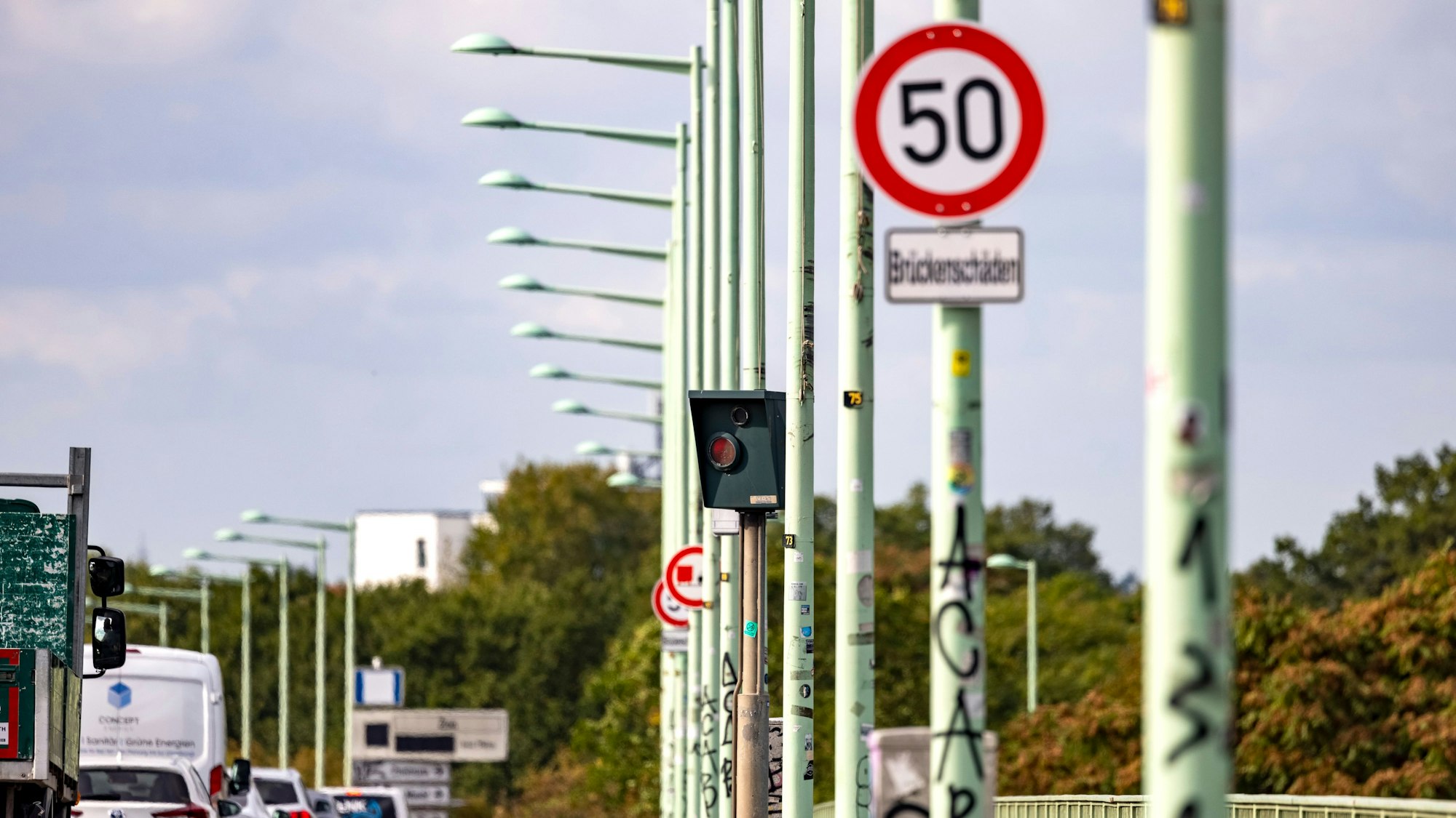 Die Blitzer auf der Zoobrücke.
