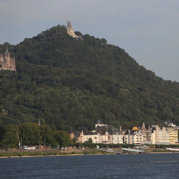 Immer noch ein gefragter Raum: Die Stadt Königswinter mit Drachenburg und Drachenfels.
