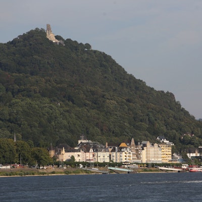 Immer noch ein gefragter Raum: Die Stadt Königswinter mit Drachenburg und Drachenfels.