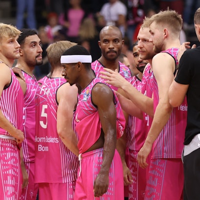 Das Team der Telekom Baskets Bonn nach der Niederlage gegen die Tigers Tübingen