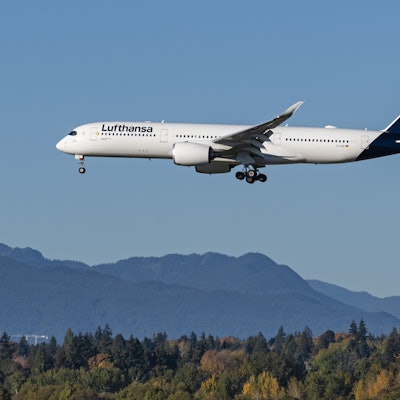 Lufthansa Airbus A350-900 landet am Vancouver International Airport.