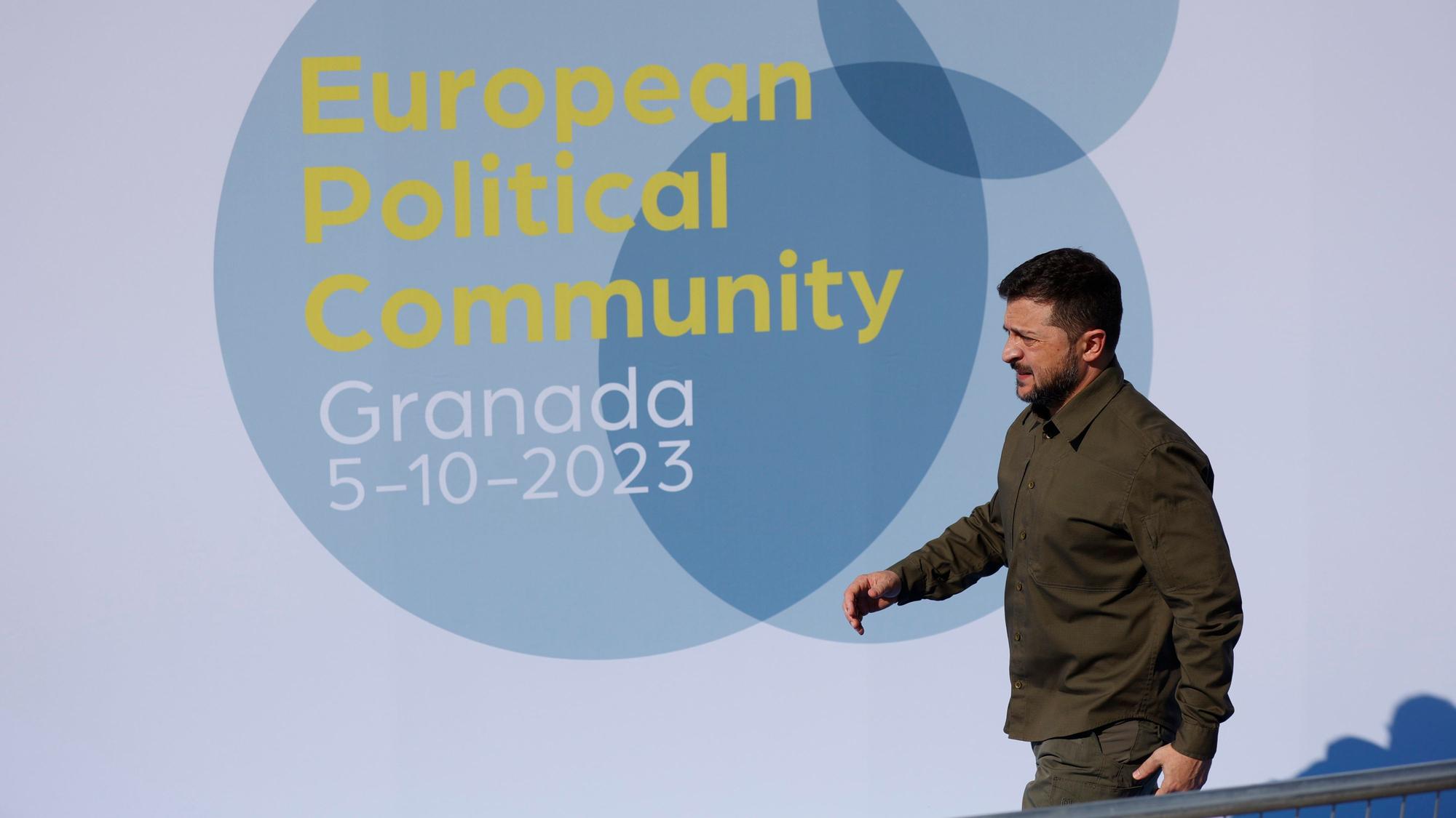 Der ukrainische Präsident Präsident Wolodymyr Selenskyj erscheint beim Gipfel in Spanien.