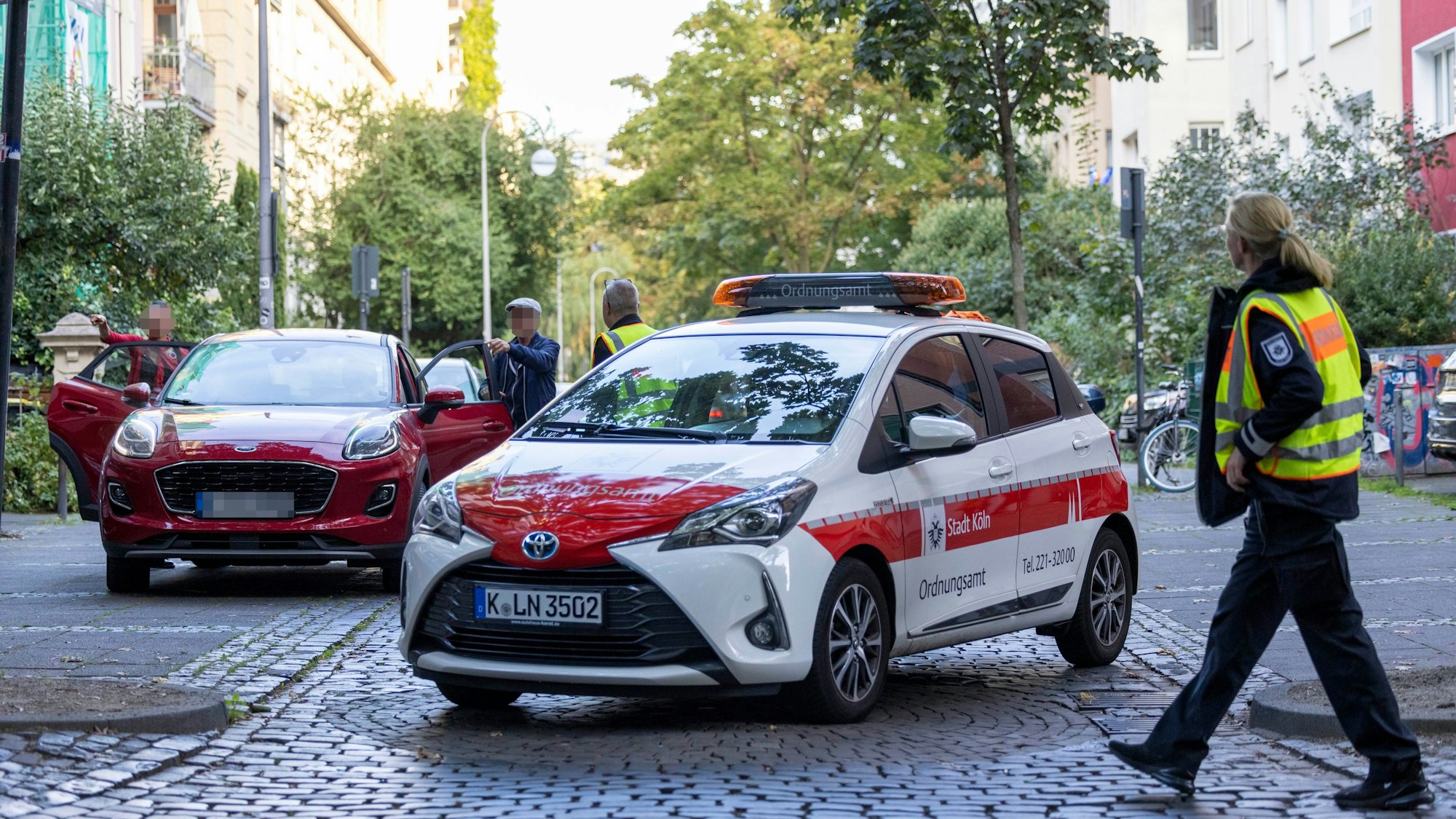 Am Brüsseler Platz wurden Straßensperren errichtet.