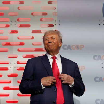 Der frühere US-Präsident Donald Trump bringt sich bei der Wahl für den Vorsitz des Repräsentantenhauses ins Spiel.