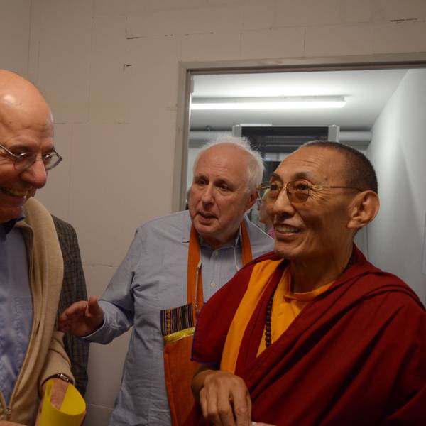 Der buddhistische Mönch Tulku Rigdzin Pema Rinpoche, Andreas Kretschmar und Rolf A. Kluenter beim Rundgang durch den Neubau.