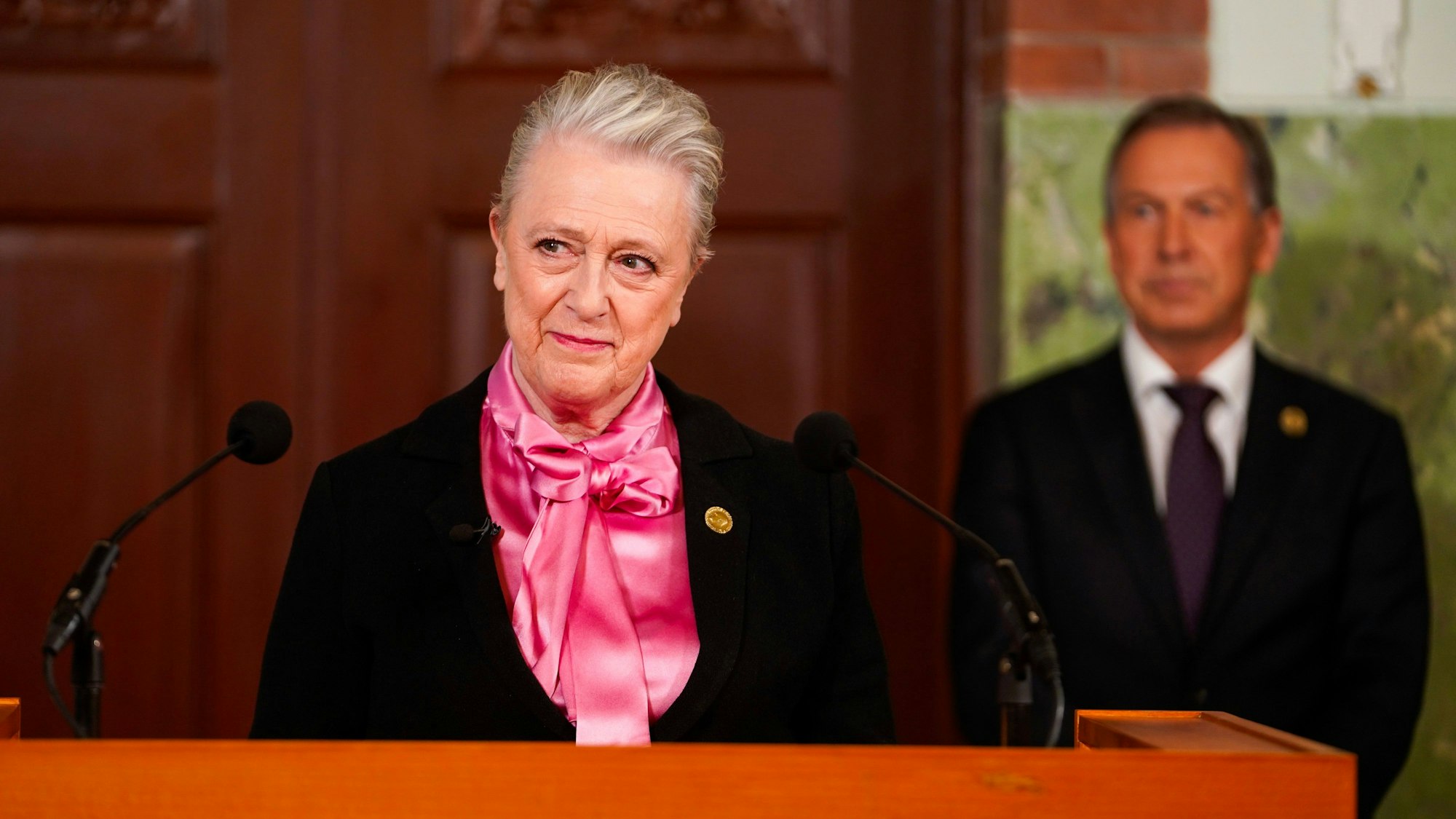 Berit Reiss-Andersen, Leiterin des Friedensnobelpreises, erklärt, wer den Friedenspreis 2023 erhalten wird.