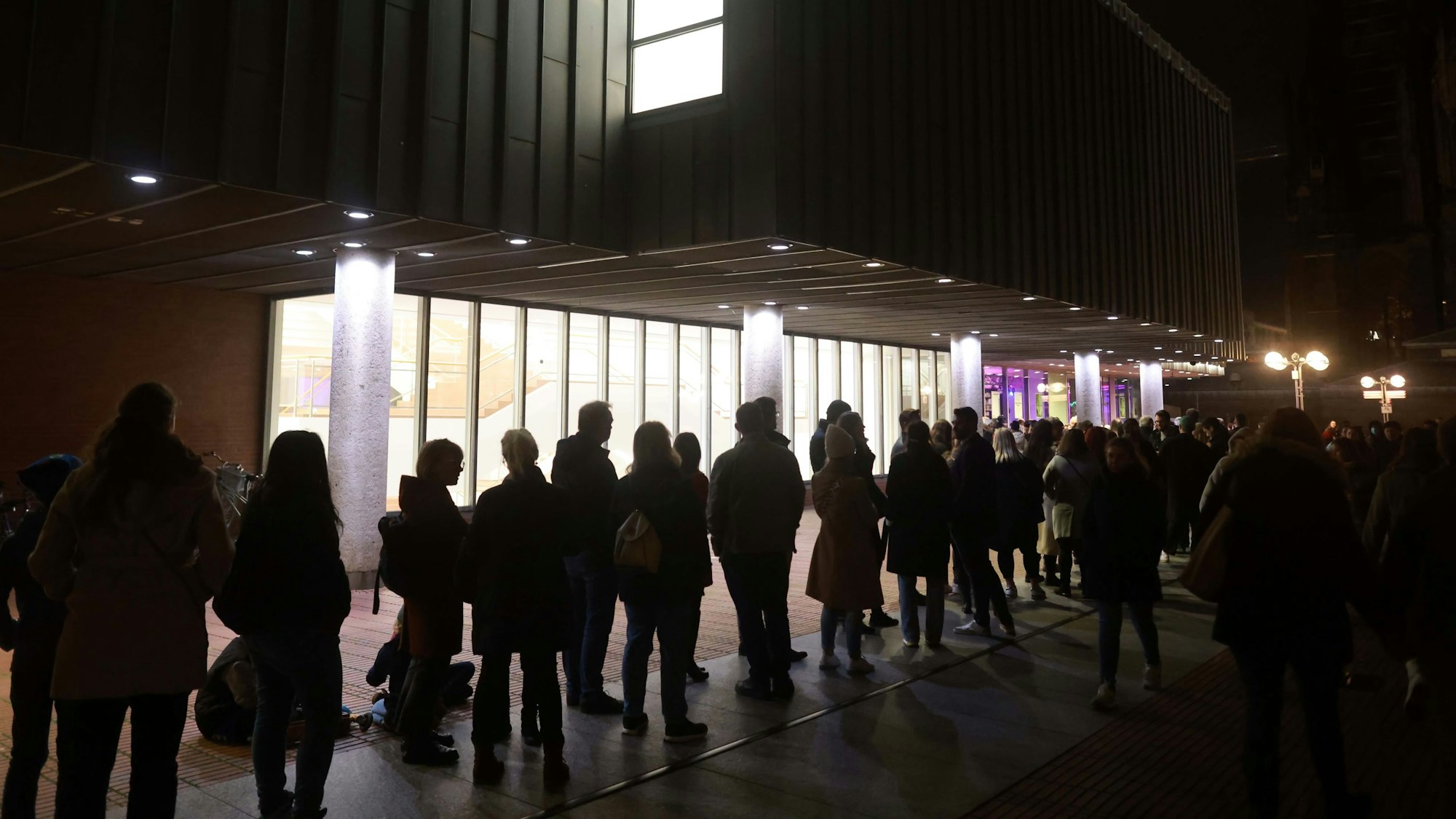 Schlange vor dem Museum Ludwig in der Museumsnacht 2022