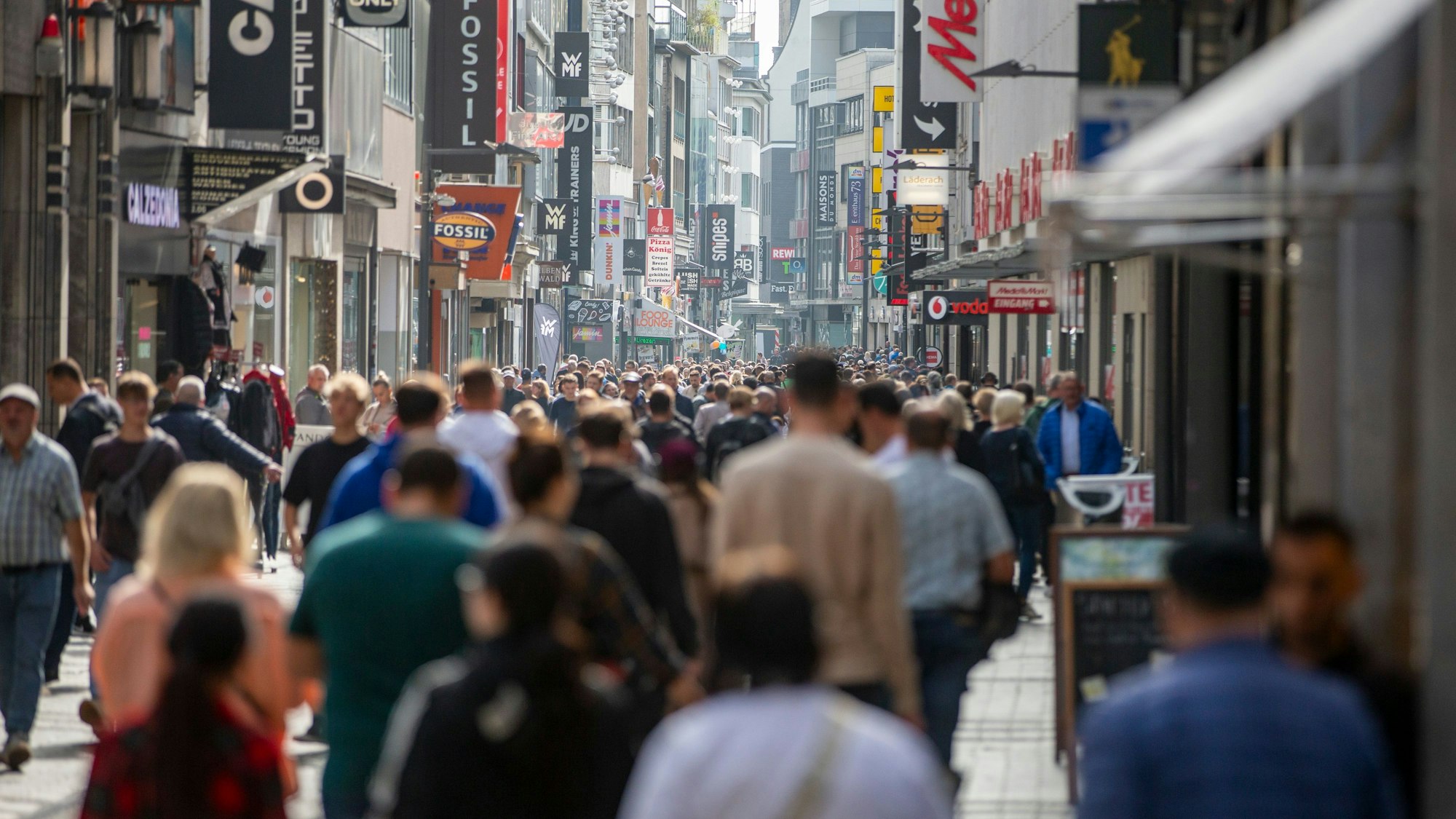 Der verkaufsoffene Sonntag lockte viele zum Shopping.