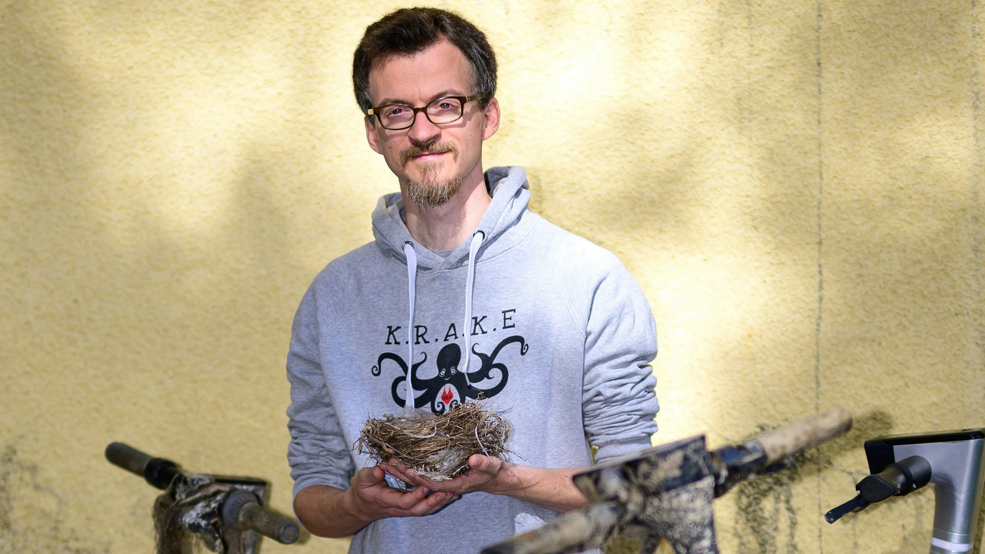 Jan Odenthal vor dem Müllseum.