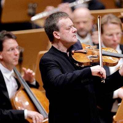 Frank Peter Zimmermann gastiert in Begleitung der Wiener Philharmoniker in der Kölner Philharmonie.