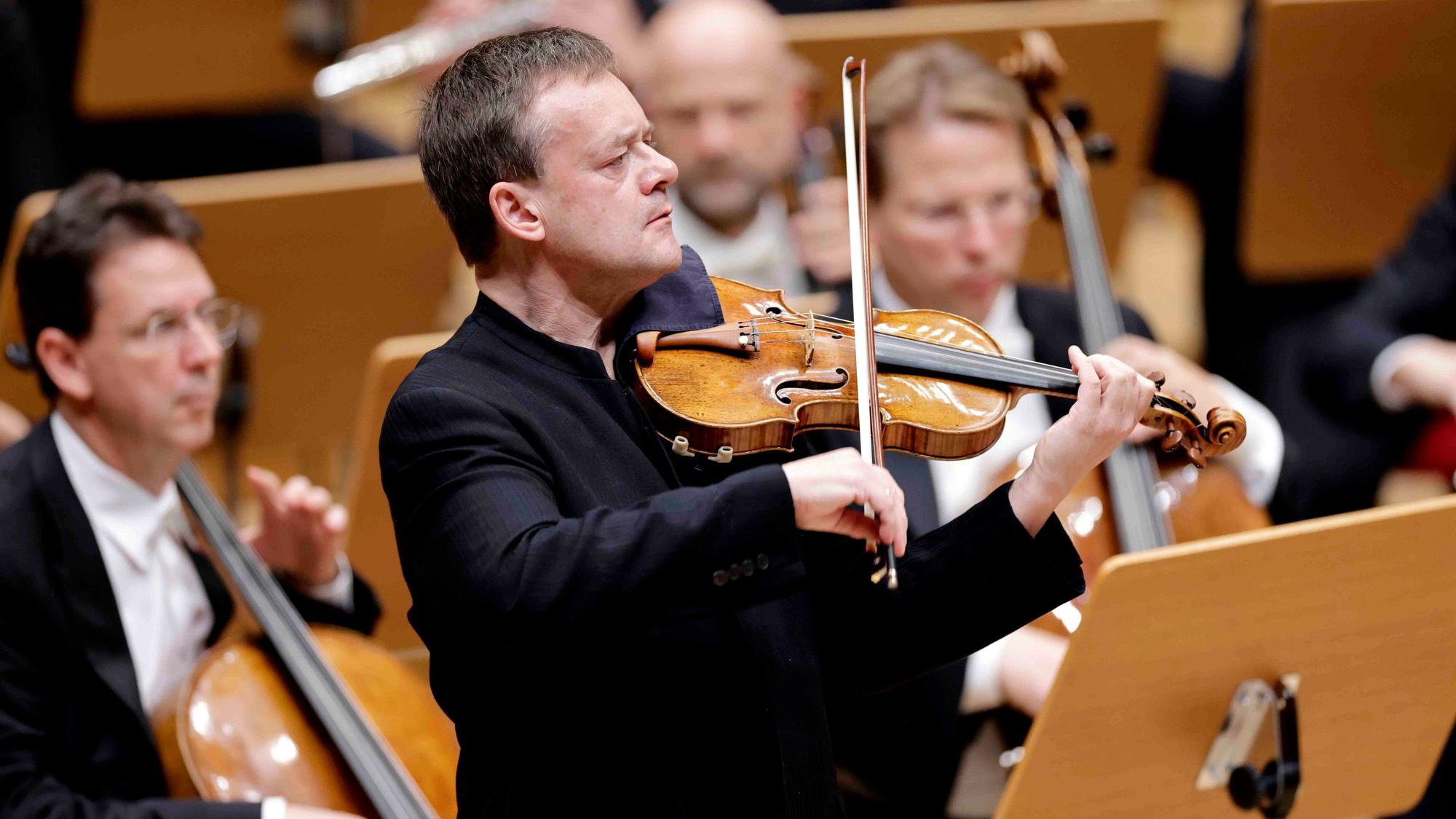 Frank Peter Zimmermann gastiert in Begleitung der Wiener Philharmoniker in der Kölner Philharmonie.
