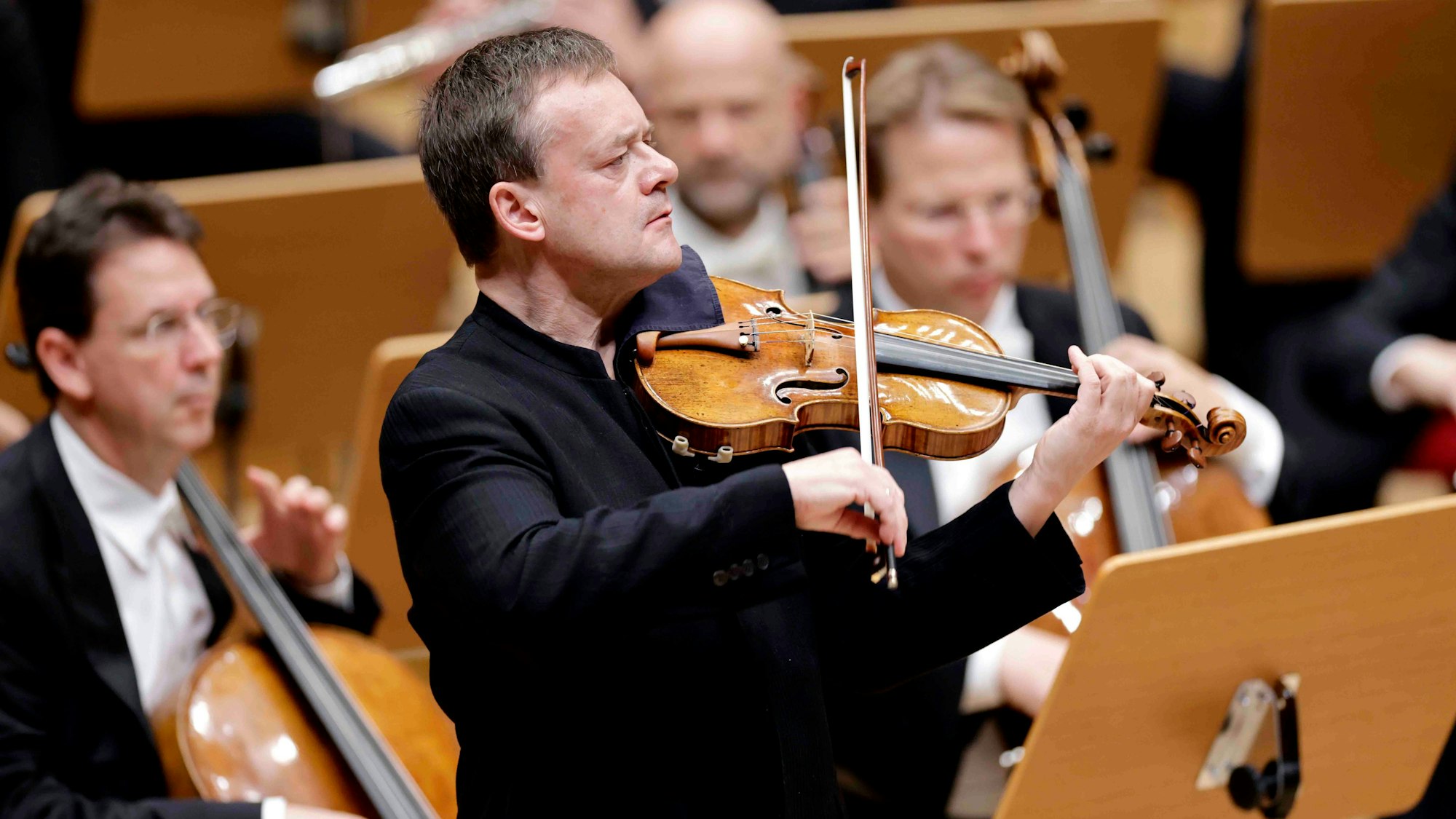 Frank Peter Zimmermann gastiert in Begleitung der Wiener Philharmoniker in der Kölner Philharmonie.