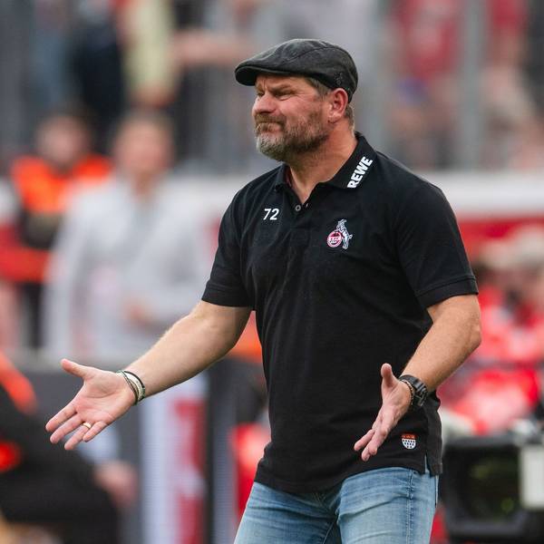 Kölns Trainer Steffen Baumgart gestikuliert an der Seitenlinie.