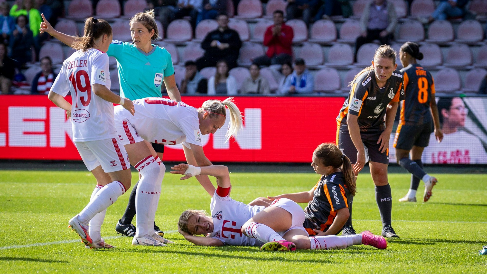GOOGLE PIXEL Frauen-Bundesliga: 1. FC Köln - MSV Duisburg Sharon Beck 1. FC Koeln, Nr. 10 verletzt nach ihrem Tor zum 1:0 GOOGLE PIXEL Frauen-Bundesliga: 1. FC Köln - MSV Duisburg, 3. Spieltag, am 07.10.2023 im Franz-Kremer-Stadion in Koeln. DFL REGULATIONS PROHIBIT ANY USE OF PHOTOGRAPHS AS IMAGE SEQUENCES AND/OR QUASI-VIDEO. *** GOOGLE PIXEL Womens Bundesliga 1 FC Köln MSV Duisburg Sharon Beck 1 FC Koeln, Nr 10 injured after her goal to 1 0 GOOGLE PIXEL Womens Bundesliga 1 FC Köln MSV Duisburg, 3 Matchday, on 07 10 2023 at Franz Kremer Stadium in Koeln DFL REGULATIONS PROHIBIT ANY USE OF PHOTOGRAPHS AS IMAGE SEQUENCES AND OR QUASI VIDEO Copyright: xBEAUTIFULxSPORTS/LeahxKohringx