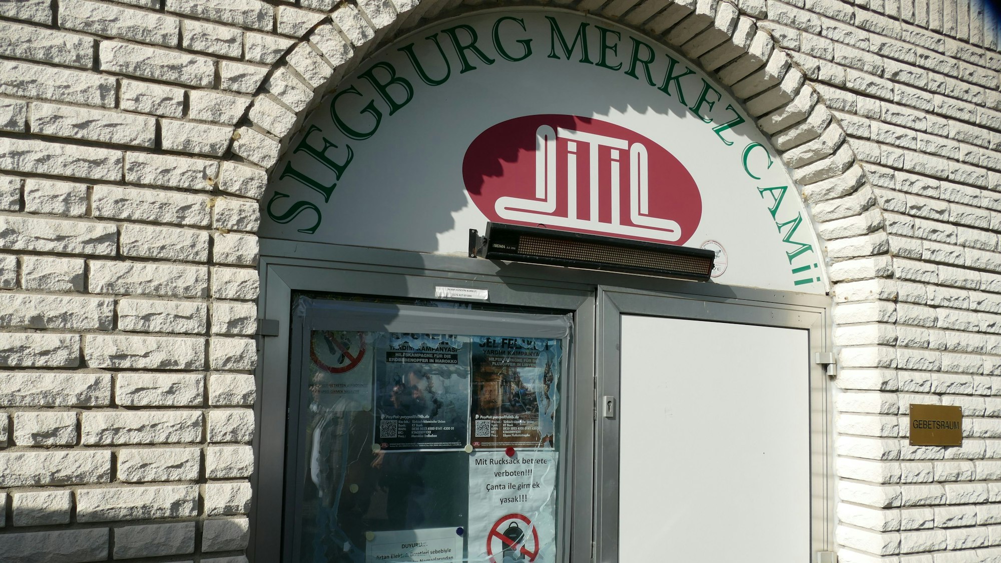 Der Eingang zu einer Moschee.