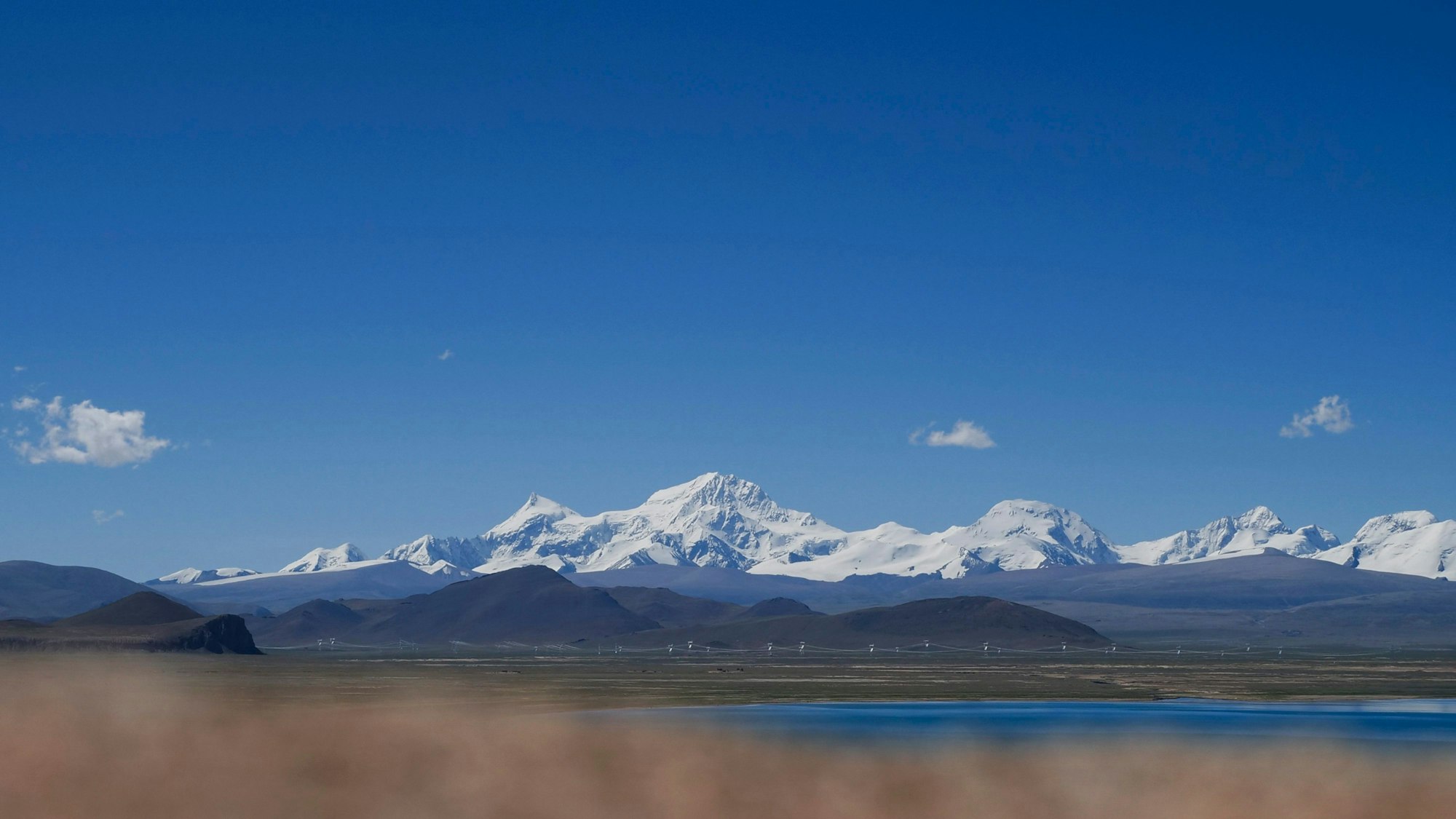 In einer Weitwinkel-Ansicht ist ein Gebirge in Tibet abfotografiert worden. (Archivbild)