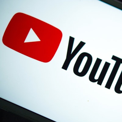 Das Logo von Youtube auf einem Bildschirm