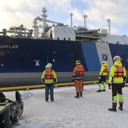 Ein Schiff im Hafen von Inkoo (Finnland), das die am Bau der Pipeline „Balticconnector“ beteiligt war. (Archivbild)