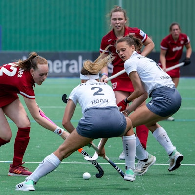 v.li.: Antonia Lonnes KTHC, 22, Kira Leonie Horn DCadA, 2, Juliane Grashoff DCadA, 7, Zweikampf, Spielszene, Duell, duel, tackle, tackling, Dynamik, Action, Aktion, 03.06.2023, Mannheim Deutschland, Hockey, Deutsche Meisterschaft, Halbfinale, Damen, Der Club an der Alster - Rot-Weiss Köln *** f li Antonia Lonnes KTHC, 22 , Kira Leonie Horn DCadA, 2 , Juliane Grashoff DCadA, 7 , duel, tackle, tackling, dynamic, action, action, 03 06 2023, Mannheim Germany , Hockey, German Championship, Semifinal, Ladies, Der Club an der Alster Rot Weiss Köln xozx