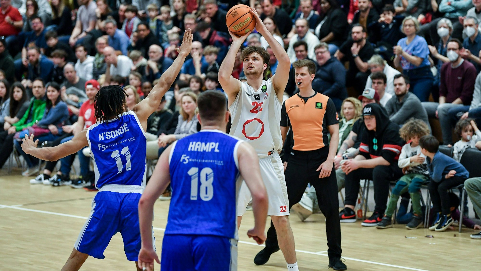 Barmer 2. Basketball Bundesliga ProB, Rheinstars Koeln vs. TKS 49ers, 18.03.2023 Robin Straub RheinStars Koeln 22, Barmer 2. Basketball Bundesliga ProB, Rheinstars Koeln vs. TKS 49ers am 18.03.2023 im ASV Koeln in Koeln Nordrhein-Westfalen *** Barmer 2 Basketball Bundesliga ProB, Rheinstars Koeln vs TKS 49ers, 18 03 2023 Robin Straub RheinStars Koeln 22 , Barmer 2 Basketball Bundesliga ProB, Rheinstars Koeln vs TKS 49ers on 18 03 2023 at the ASV Koeln in Koeln North Rhine Westphalia Copyright: xBEAUTIFULxSPORTS/Mueller-Laschetx