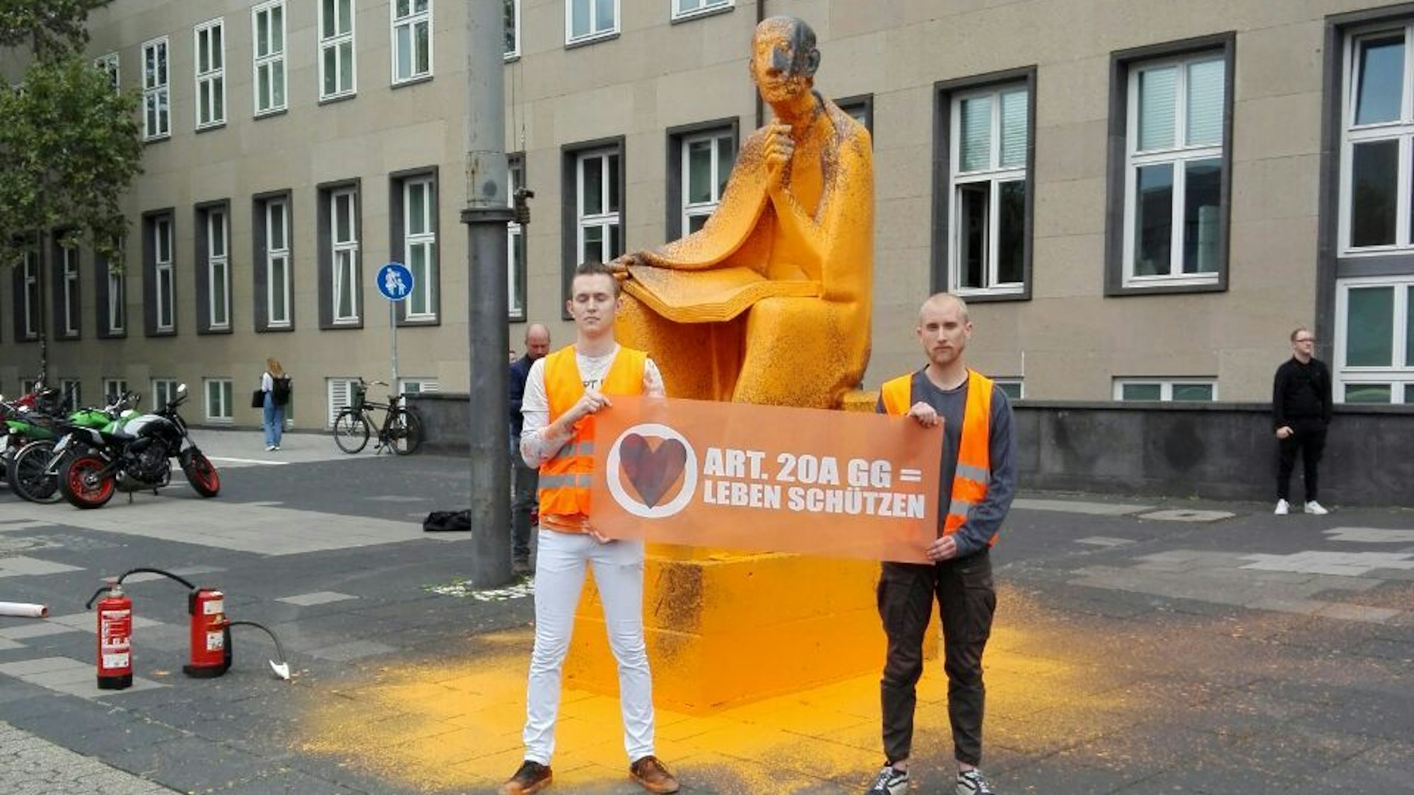 Letzte Generation Albertus Magnus Denkmal