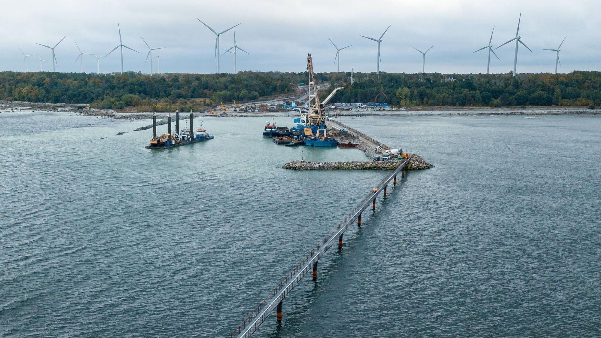 Ein LNG-Terminal der Erdgaspipelinie Balticcconnector zwischen Finnland und Estland. Von Paldiski aus wird Gas ins Baltikum gepumpt, Finnland erhält andersherum Gas vom europäischen Festland.