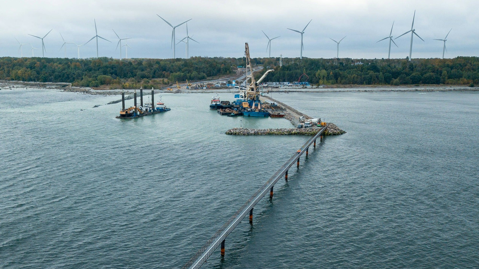 Ein LNG-Terminal der Erdgaspipelinie Balticcconnector zwischen Finnland und Estland. Von Paldiski aus wird Gas ins Baltikum gepumpt, Finnland erhält andersherum Gas vom europäischen Festland.