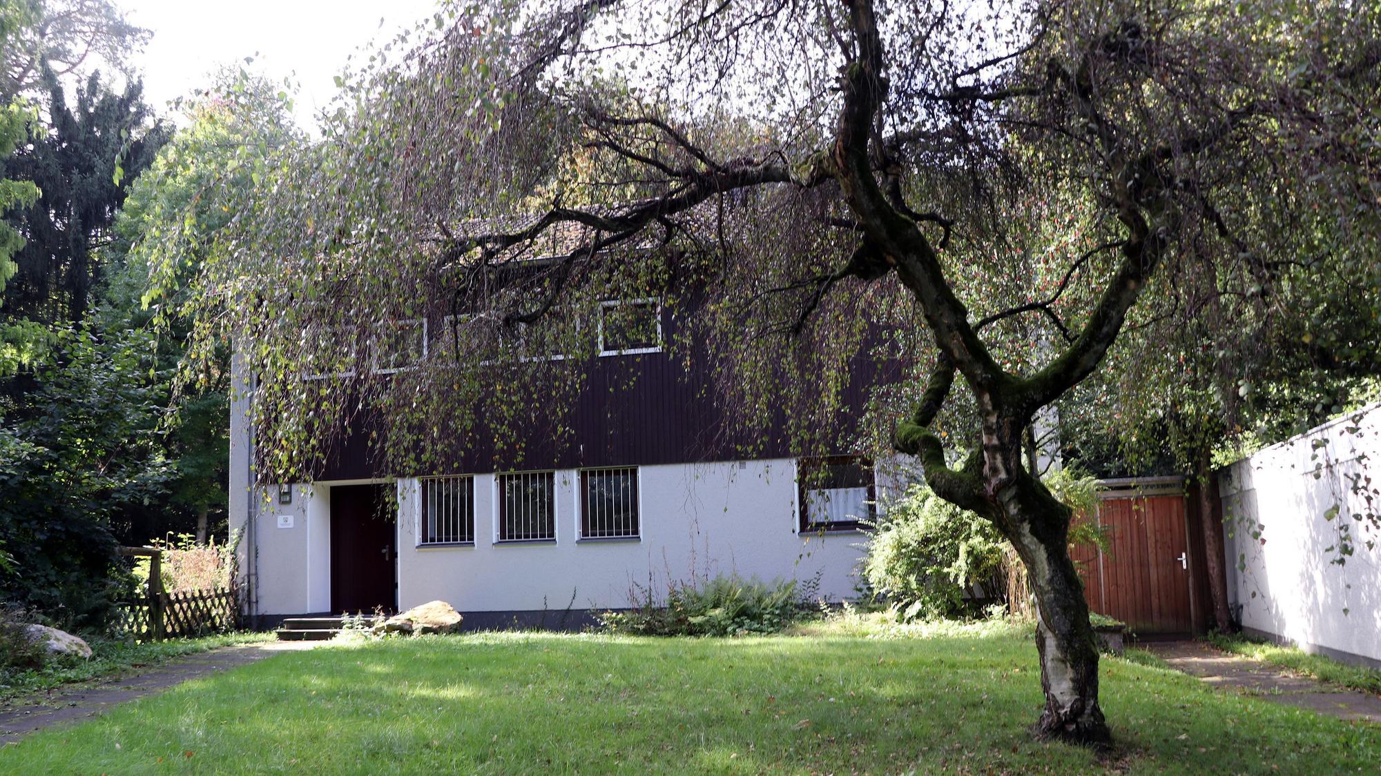 Das Bild zeigt das alte Forsthaus in Königsdorf.