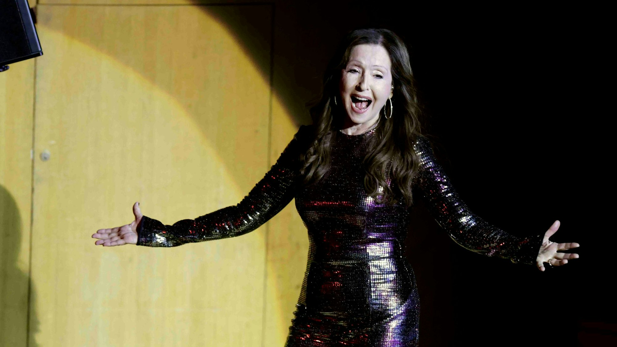 Freudestrahlend: Vicky Leandros in der Philharmonie.