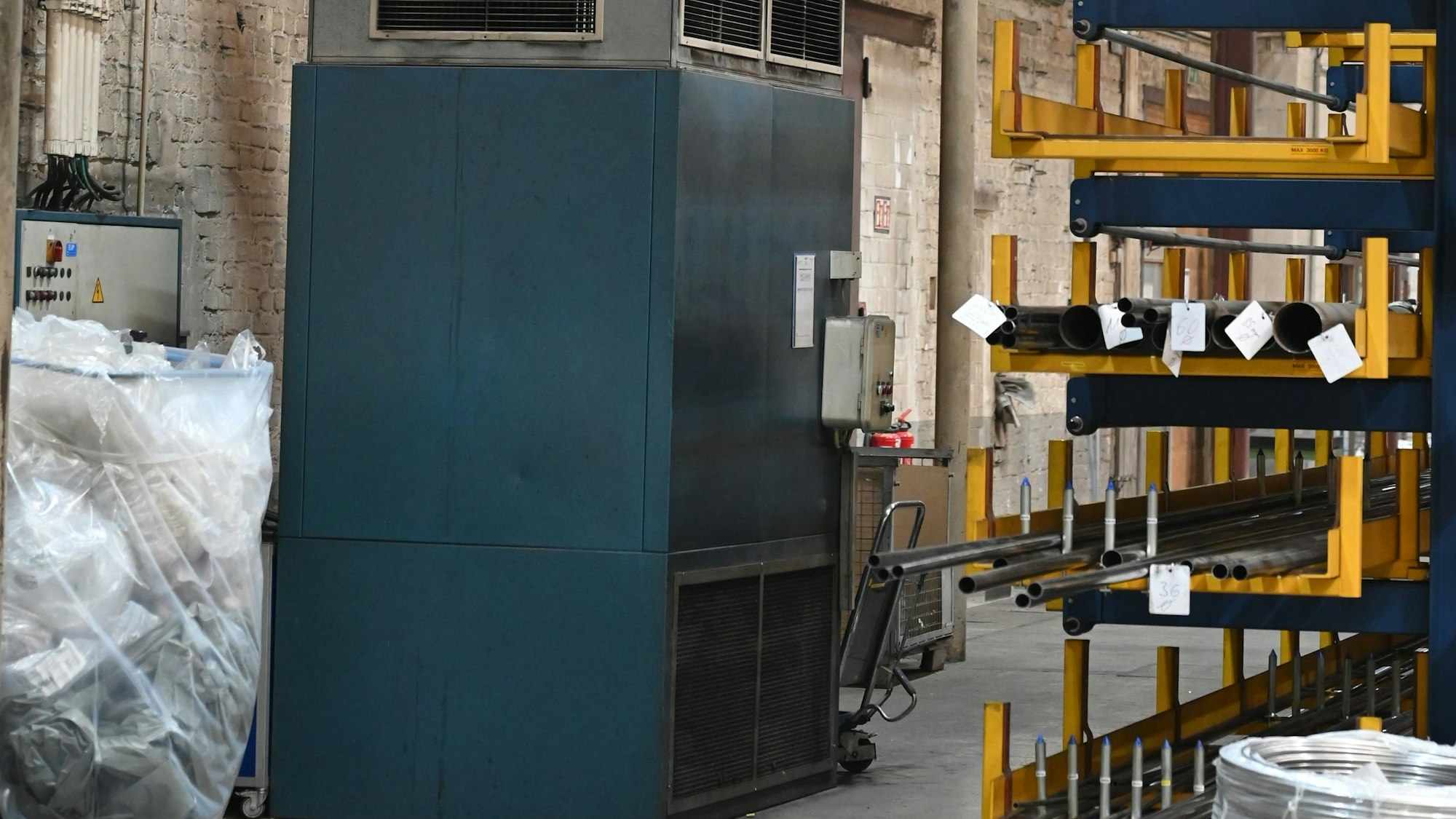 Eine alte Ölheizung steht noch im Schoeller Werk in Hellenthal. Sie wird bald abgebaut.