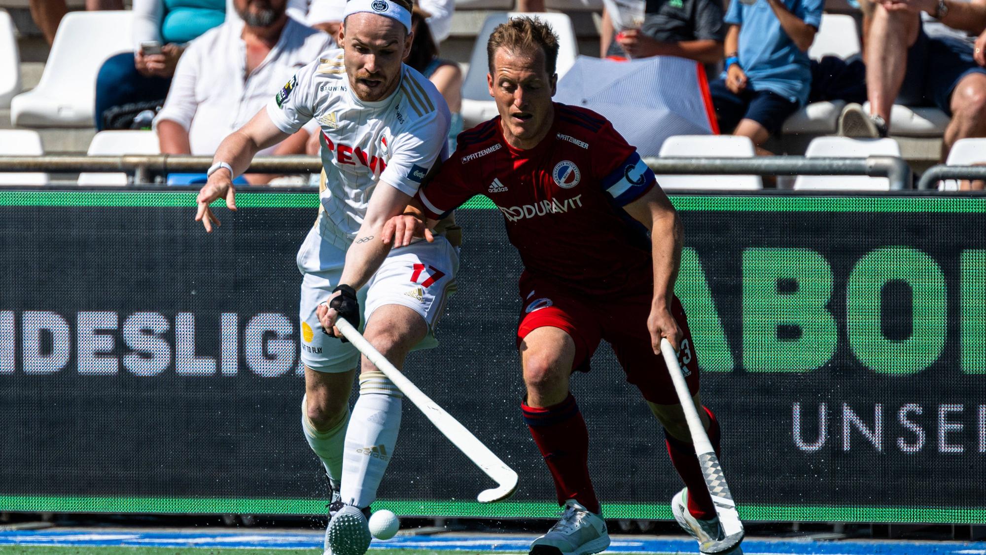 Final Four, Hockey Deutsche Meisterschaft, 2023, Mannheimer HC - Rot-Weiss Köln 2-3 2-1 Christopher Rühr 17 RWK weiß, Jan-Philipp Fischer MHC 23 Kapitän, 04.06.2023, Mannheim Mannheimer Hockey Club Deutschland *** Final Four, Hockey German Championship, 2023, Mannheim HC Rot Weiss Köln 2 3 2 1 Christopher Rühr 17 RWK white , Jan Philipp Fischer MHC 23 captain , 04 06 2023, Mannheim Mannheimer Hockey Club Germany Finale Herren RWK - MHC 3-2 4.6.23 LR-2717