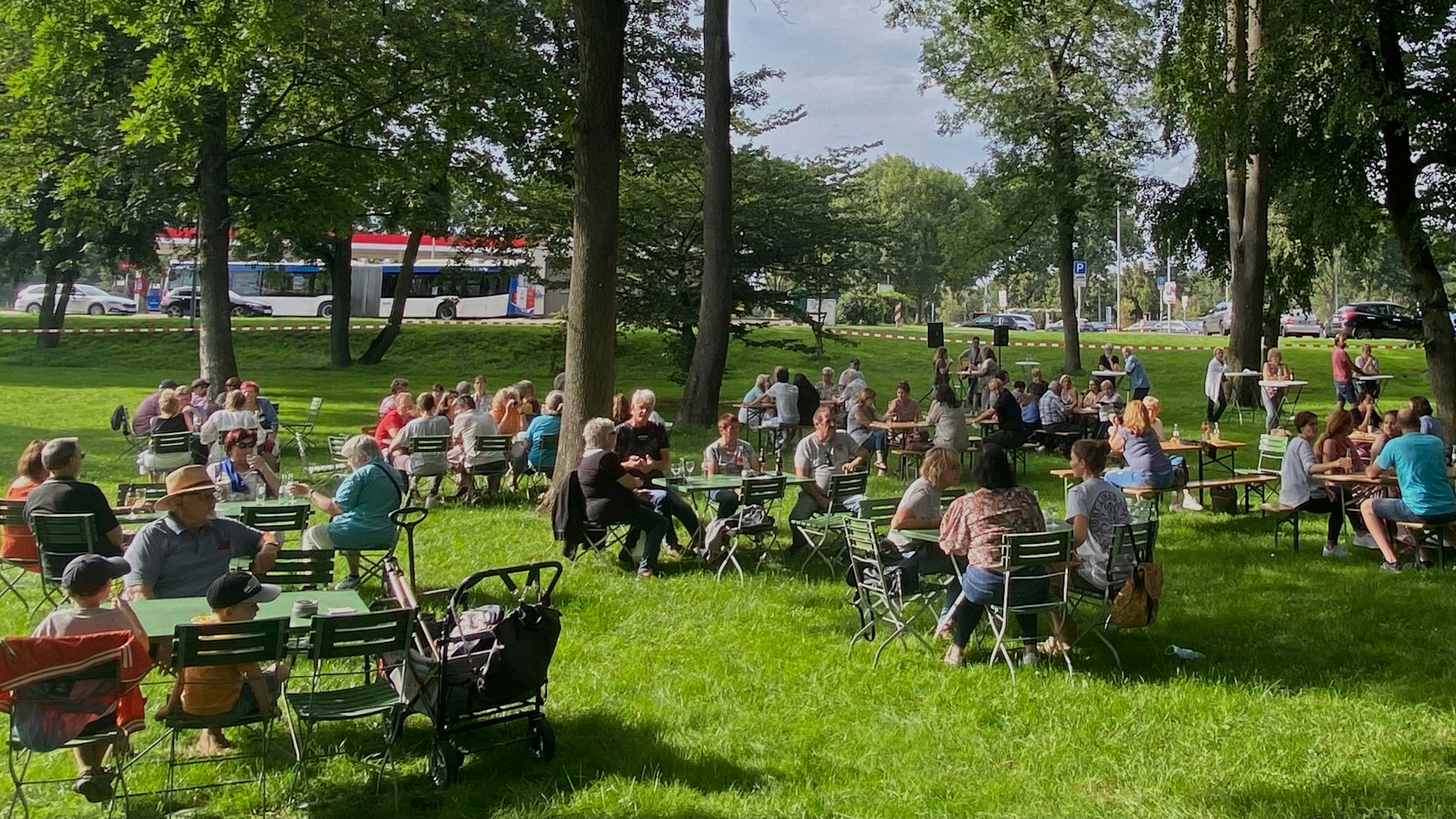Zahlreiche Gäste kamen auf den Feierabendmarkt zwischen Aachener Tor und Kreishaus.