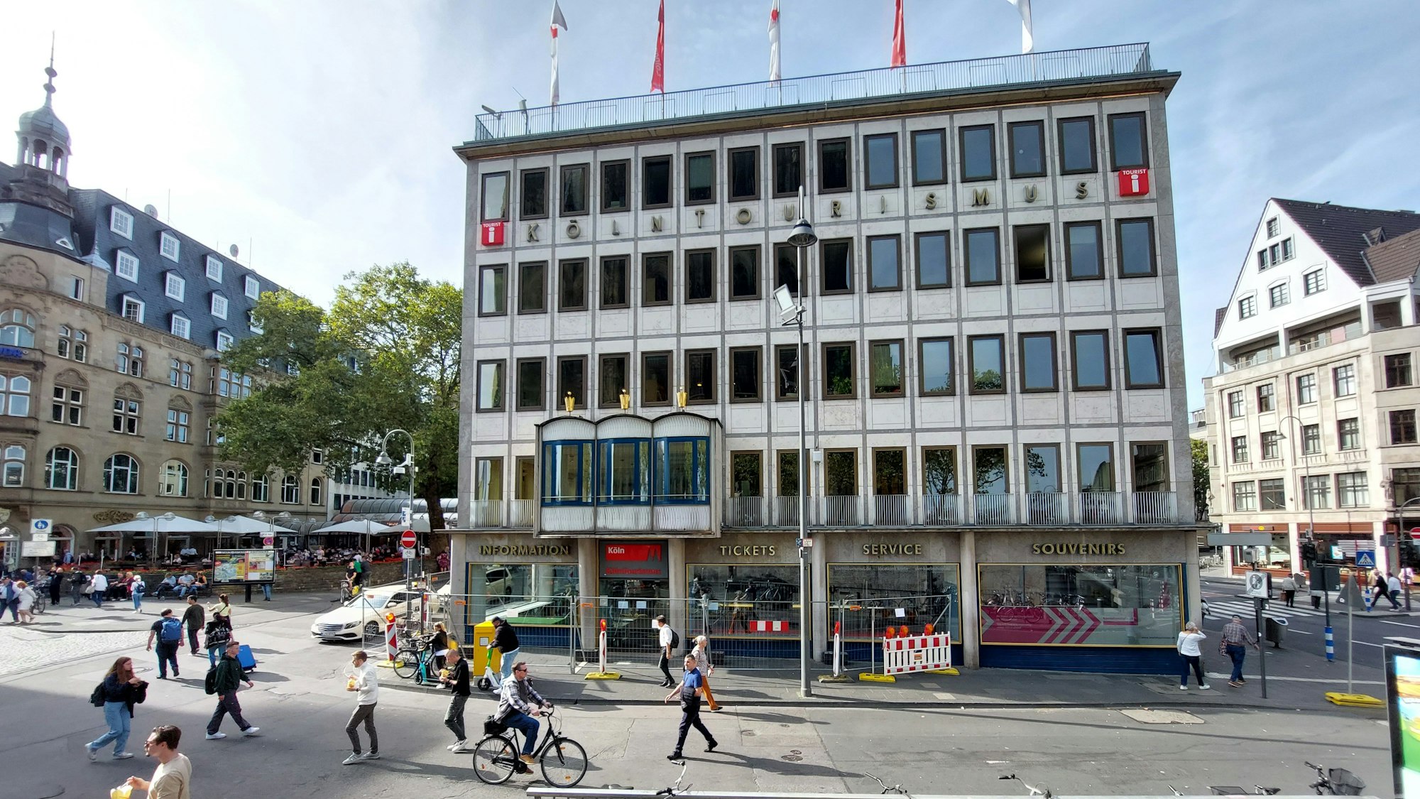 Energetisch deutlich in die Jahre gekommen: Die Tourismus-Zentrale am Kardinal Höffner Platz, direkt gegenüber des Doms.