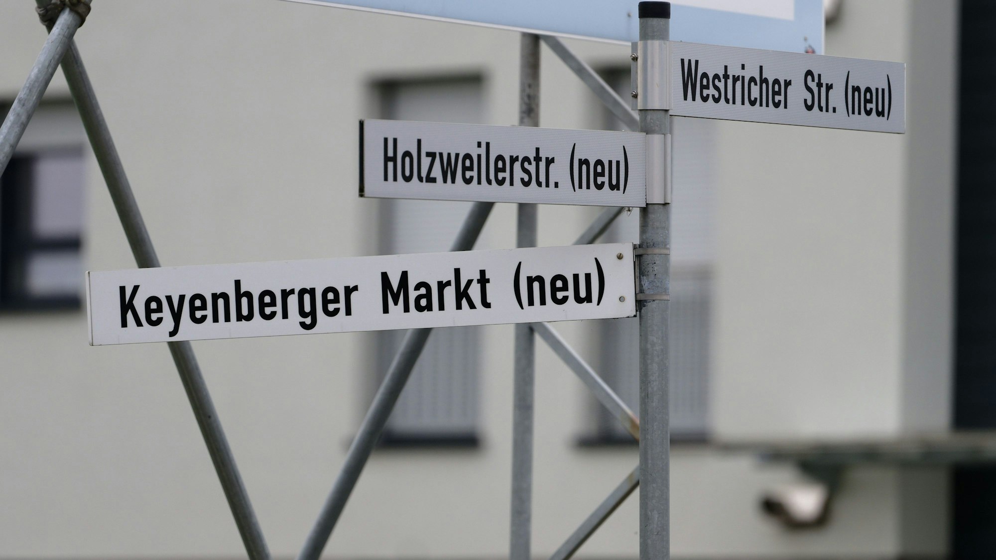 Erkelenz: Straßennamen mit dem Zusatz (neu) erinnern in Keyenberg (neu) in Erkelenz an das Alte Dorf.