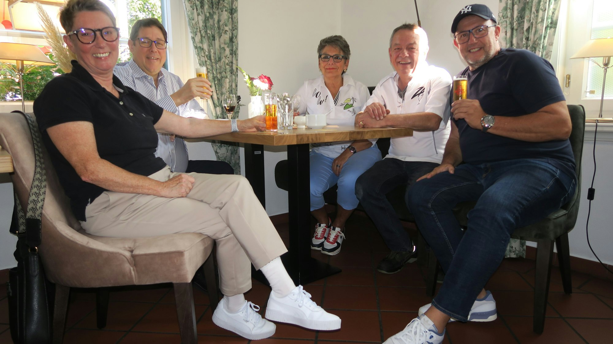 In das Brücker Gasthaus zur alten Schule ist neues Mobiliar eingezogen.