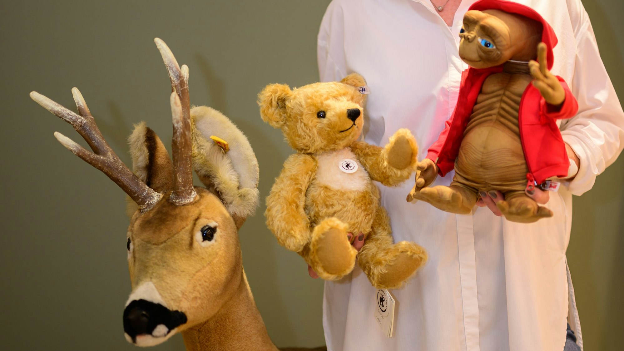 Rentier, Teddy und ET mit dem „Knopf im Ohr“