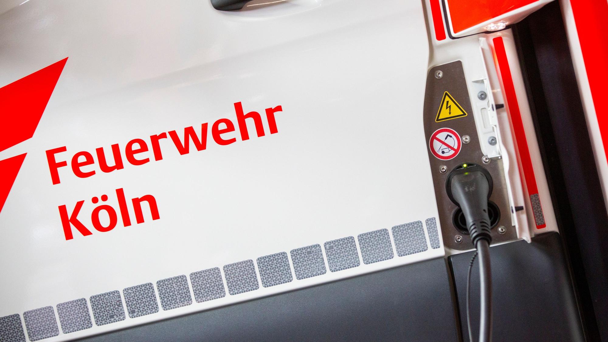 Ladevorrichtung am Rettungswagen der Feuerwehr Köln.