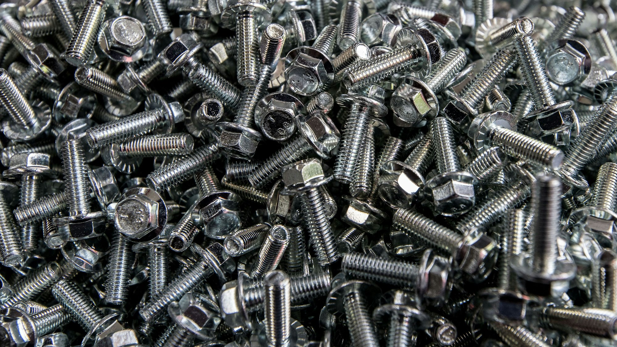 Um Schrauben aus Drittstaaten in der EU einzuführen, ist jetzt eine Lieferantenbescheinigung nötig.