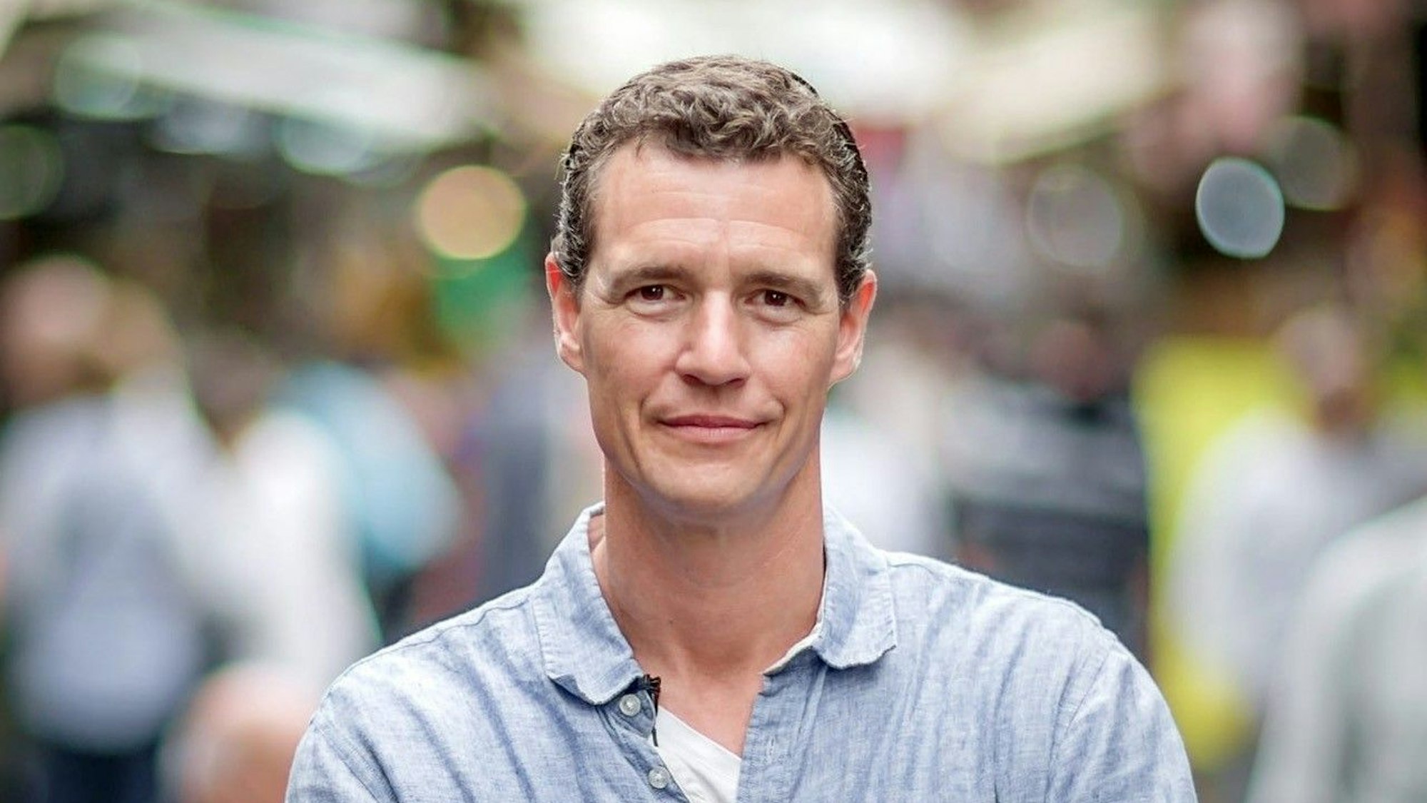 Das Bild zeigt den deutschen Koch Tom Franz, der seit mehr als zwanzig Jahren in Israel lebt.