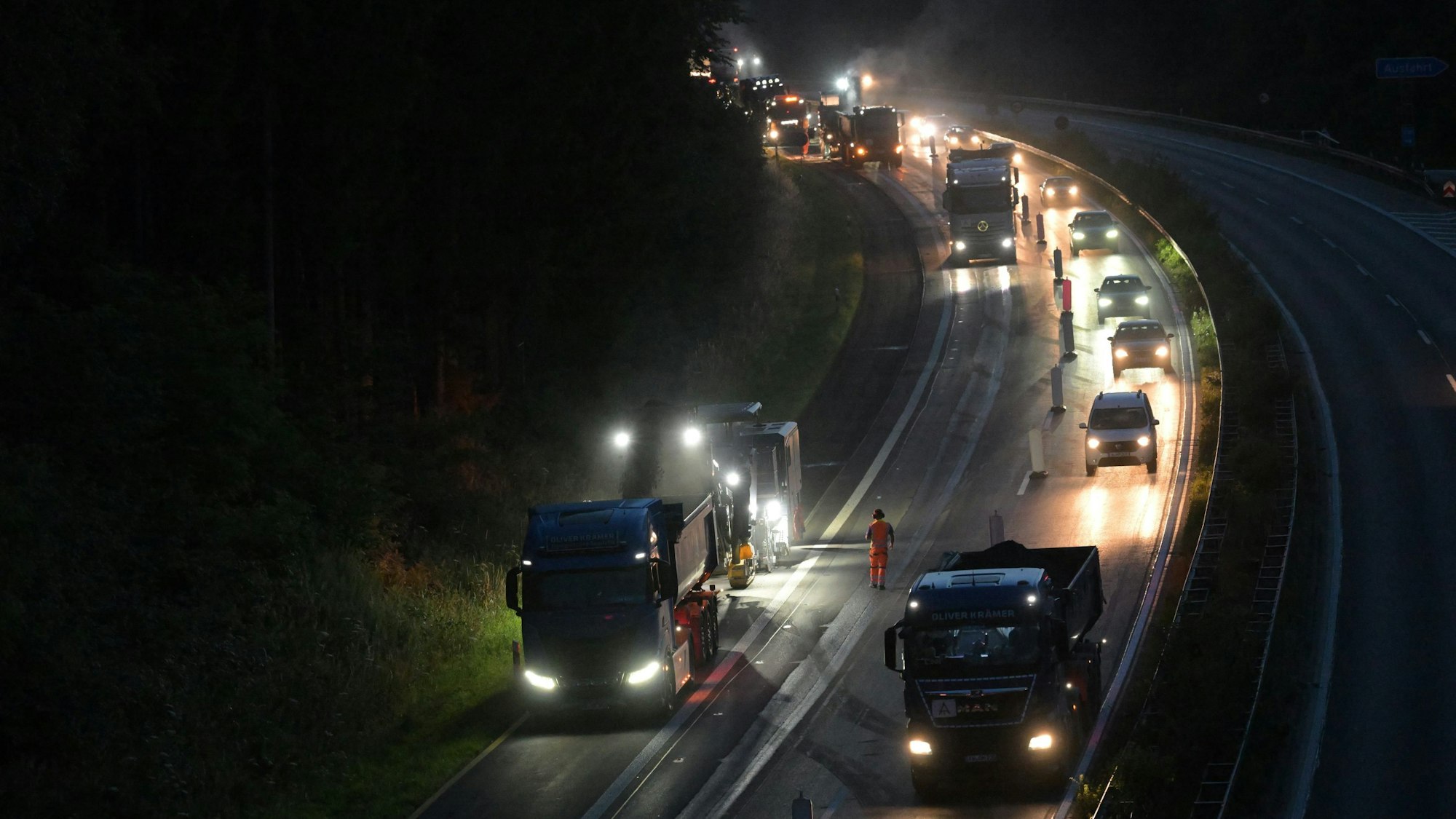 Auf der A4 wird in der Nacht von Freitag auf Samstag gearbeitet.