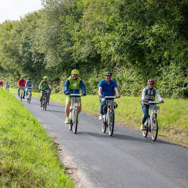 Radtour durchs Bergische: Landrat Santelmann (2.v.r.) und Begleitende.
