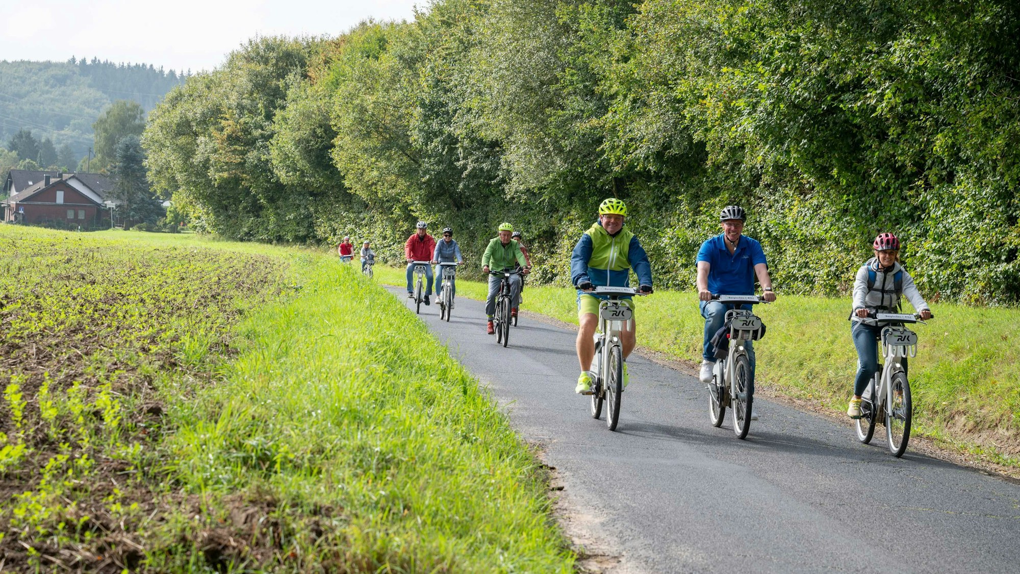 Radtour durchs Bergische: Landrat Santelmann (2.v.r.) und Begleitende.